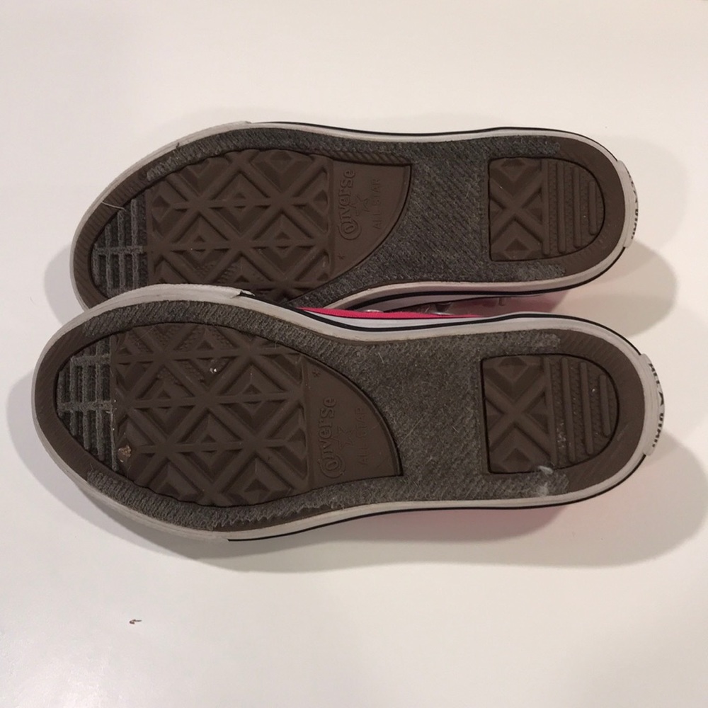 Kids size 13 pink canvas converse sneakers - Picture 4 of 6